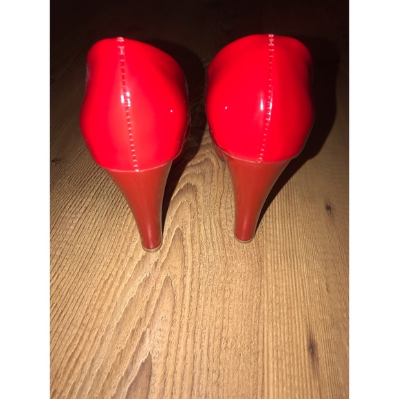 BRIGHT RED HIGH HEELS - Picture 3 of 6
